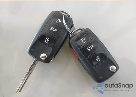 2013 Volkswagen Passat 2.5L Se z USA, uszkodzony, nr VIN 1VWBP7A36DC144871